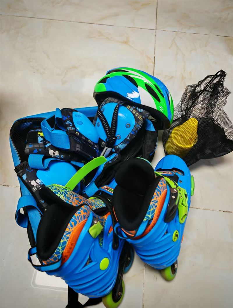 儿童轮滑鞋七成新